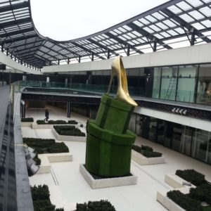 refurbishment one nation Paris square sculpture